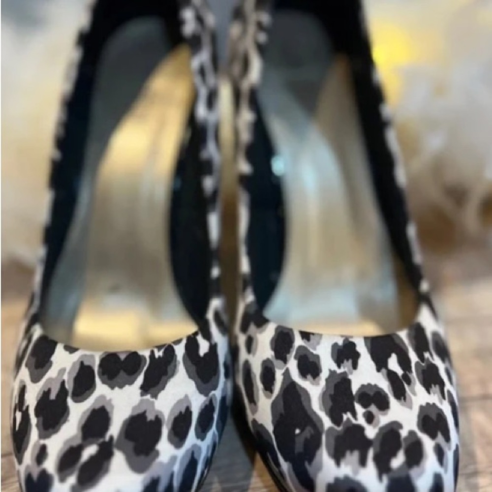 Chic Leopard Print Stiletto Heels